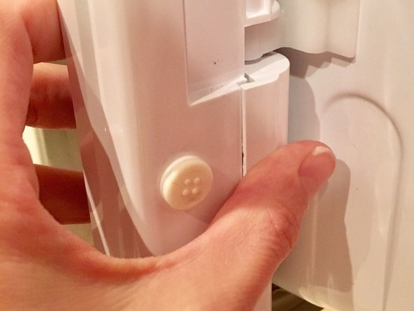 Replacing Spring in Refrigerator Door: crwdns2935265:06crwdnd2935265:02crwdnd2935265:02crwdne2935265:0