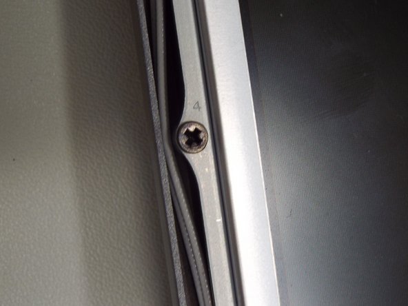 Dell Latitude D820 Screen Replacement: crwdns2935265:06crwdnd2935265:02crwdnd2935265:03crwdne2935265:0