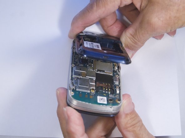 Pantech Matrix Motherboard Replacement, Remove Phone Casing: crwdns2935265:08crwdnd2935265:02crwdnd2935265:02crwdne2935265:0