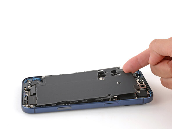 iPhone 17 Pro Max Battery Replacement, Remove the battery: crwdns2935265:025crwdnd2935265:01crwdnd2935265:03crwdne2935265:0
