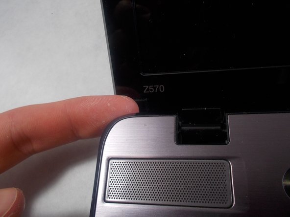 Lenovo IdeaPad Z570 Screen Replacement: crwdns2935265:06crwdnd2935265:02crwdnd2935265:02crwdne2935265:0