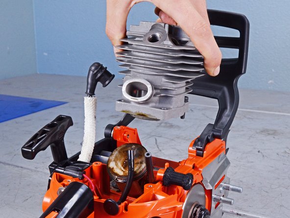Echo Chain Saw CS4910 2020 Piston Assembly Replacement, Remove the cylinder head: crwdns2935265:037crwdnd2935265:03crwdnd2935265:03crwdne2935265:0
