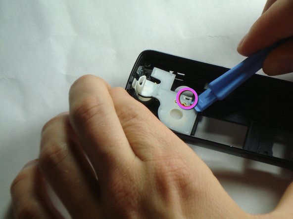 Sony Ericsson W200i Speaker Replacement, Back Case: crwdns2935265:06crwdnd2935265:02crwdnd2935265:03crwdne2935265:0