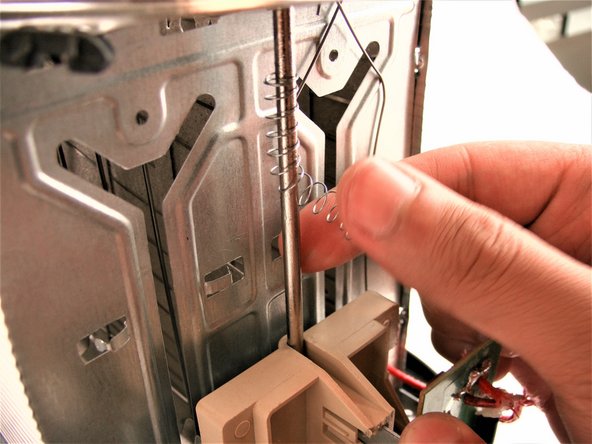 Black and Decker TR1278B Lever Catch-Spring Replacement: crwdns2935265:08crwdnd2935265:02crwdnd2935265:02crwdne2935265:0