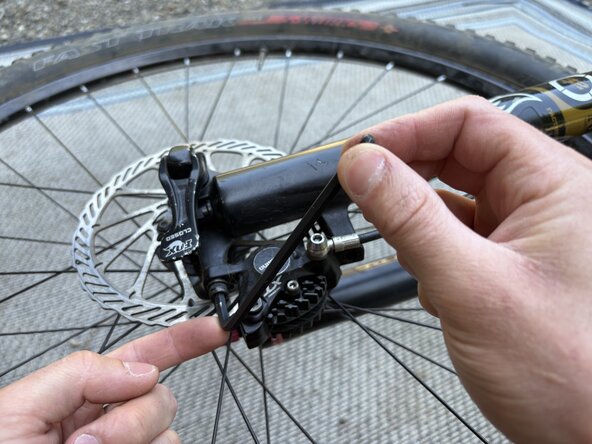 Fox32 Mountain Bike Front Air Suspension Fork Seal and Oil Replacement: étape 3, image 1 de 3