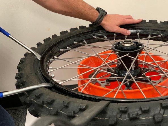 Dirt Bike Tire Spoke Replacement: crwdns2935265:014crwdnd2935265:03crwdnd2935265:03crwdne2935265:0