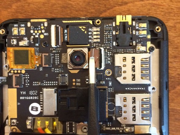 BLU R2 Plus Rear-Facing Camera Replacement, Rear-Facing Camera Removal: шаг 6, изображение 2 из 3