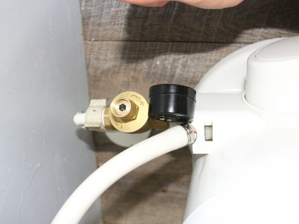 How to Fix RV Toilet Water Pressure: crwdns2935265:012crwdnd2935265:02crwdnd2935265:03crwdne2935265:0