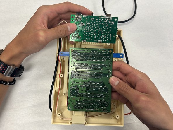 Nintendo Family Computer (Famicom) Motherboard Replacement: crwdns2935265:04crwdnd2935265:03crwdnd2935265:03crwdne2935265:0