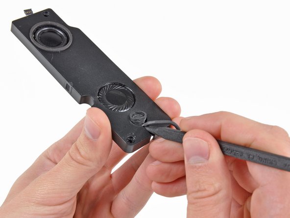 MacBook Pro 17" Unibody Microphone Replacement, Microphone: adım 26, 2 resimden 2.