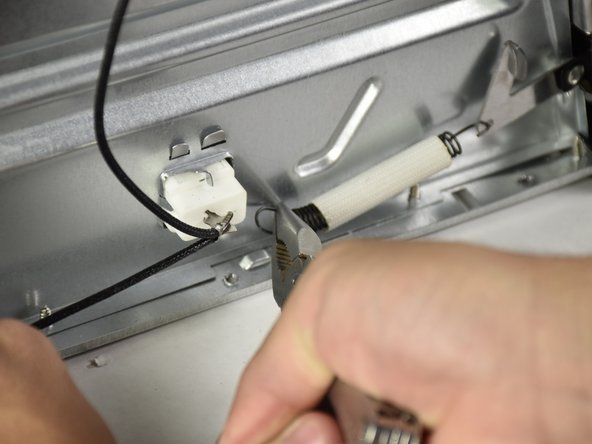 Black and Decker TO1303SB Door Spring Removal/Replacement, Door Spring: crwdns2935265:06crwdnd2935265:03crwdnd2935265:03crwdne2935265:0