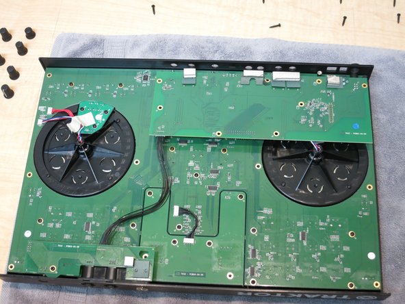 Native Instruments Traktor Kontrol S2 MK1: Disassembly and Jog Wheel Replacement: crwdns2935265:011crwdnd2935265:02crwdnd2935265:02crwdne2935265:0