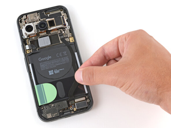 Google Pixel 10 Battery Replacement, Remove the interconnect cable: 23 단계, 이미지 2개 중 1개