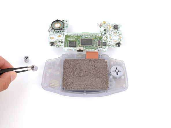 Game Boy Advance LCD Screen Replacement, Remove the action buttons and D‑pad: crwdns2935265:012crwdnd2935265:02crwdnd2935265:03crwdne2935265:0