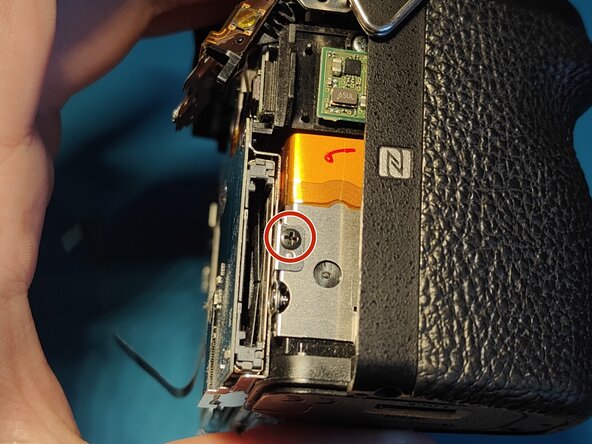 Sony A7 II Top Flex Cable replacement, Removing the SD card reader: crwdns2935265:017crwdnd2935265:01crwdnd2935265:03crwdne2935265:0