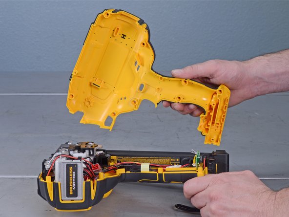 Dewalt Nailers PTO Assembly Replacement, Remove the right housing: crwdns2935265:03crwdnd2935265:02crwdnd2935265:02crwdne2935265:0