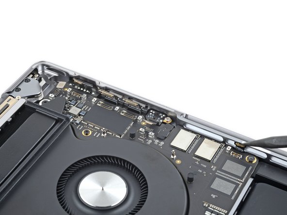 MacBook Pro 16" 2023 Logic Board and Heatsink Removal, Disconnect the right connectors: stap 0, afbeelding 3 van 3
