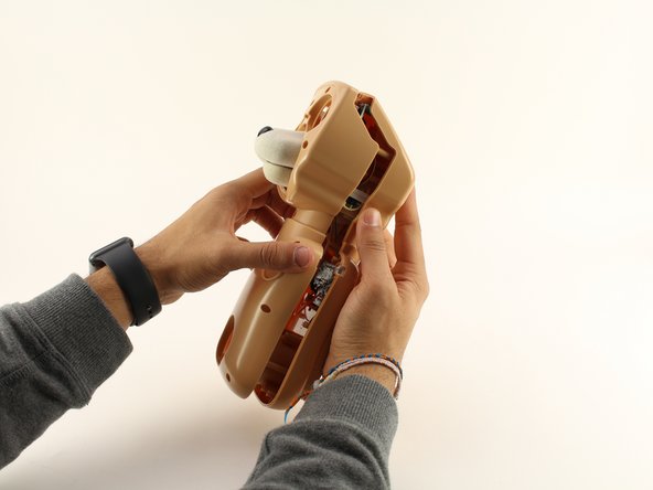 Teddy Ruxpin Motherboard Replacement, Housing Cover: crwdns2935265:010crwdnd2935265:02crwdnd2935265:03crwdne2935265:0