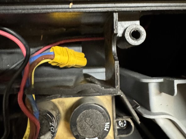 EGO LM2130SP Self-Propelled Unit Replacement, Disconnect the Self-Propelled Power Connector: crwdns2935265:03crwdnd2935265:02crwdnd2935265:02crwdne2935265:0