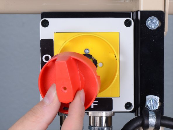 EDCO Disk Grinder 50200-HD On/Off Switch Replacement, Remove the lever: crwdns2935265:04crwdnd2935265:02crwdnd2935265:02crwdne2935265:0