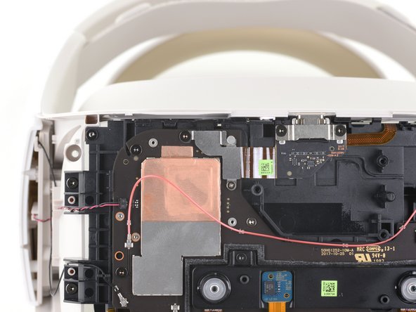 HTC Vive Focus Lens Replacement, Disconnect the power button: crwdns2935265:022crwdnd2935265:02crwdnd2935265:02crwdne2935265:0