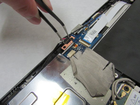 Acer Iconia Tab A501 Speaker Replacement: step 4, image 3 of 3