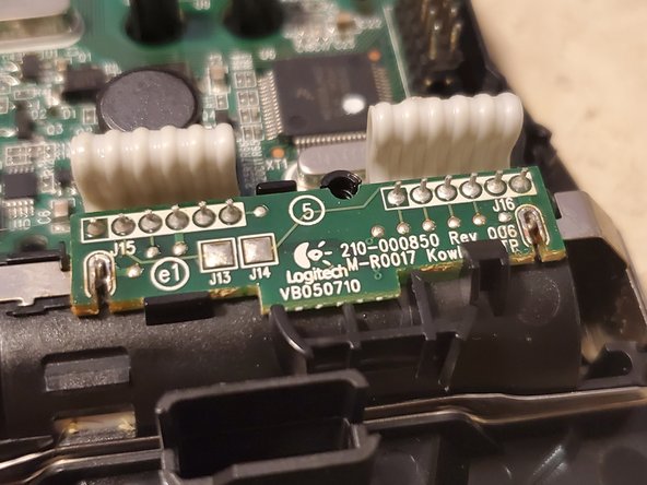 Logitech G700s Bottom PCB Assembly Replacement, Battery terminal and debug header daughterboard: crwdns2935265:09crwdnd2935265:02crwdnd2935265:02crwdne2935265:0