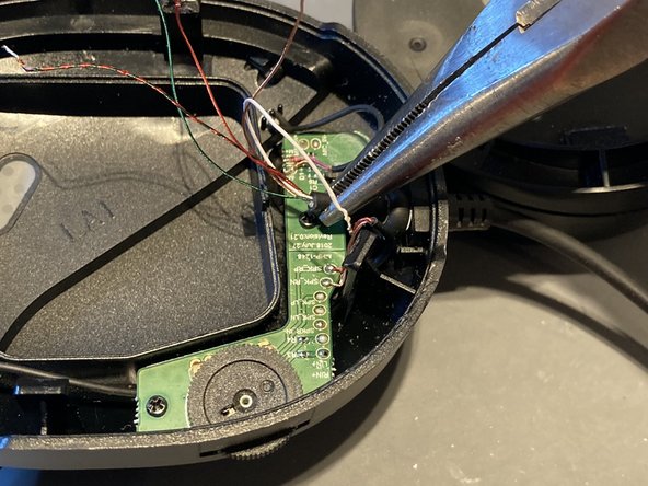 Turtle Beach Atlas One Audio Cable Replacement, Untying the stopper knot: crwdns2935265:05crwdnd2935265:02crwdnd2935265:03crwdne2935265:0