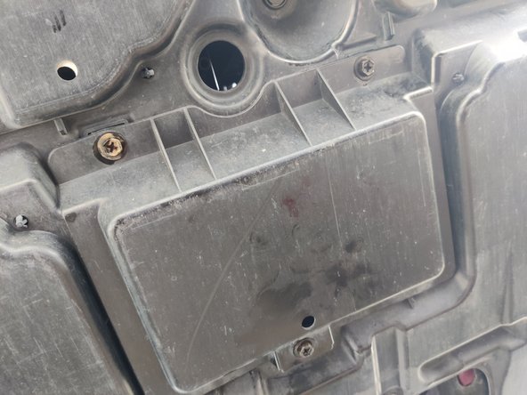 Lexus IS Oil and Oil Filter Replacement, Re-install filter housing and cover: étape 8, image 3 de 3