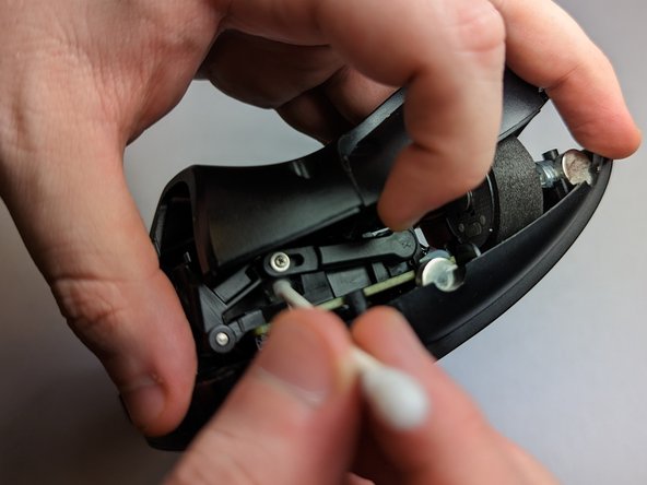 How to Fix a Thrustmaster Eswap X Pro Controller Trigger: шаг 7, изображение 2 из 3