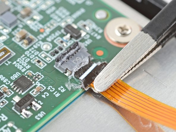 Kobo Clara BW (N365) Screen Replacement, Disconnect the power button: crwdns2935265:021crwdnd2935265:02crwdnd2935265:03crwdne2935265:0