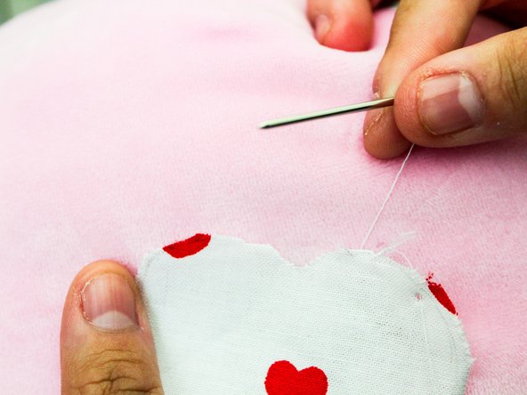 How to Patch a Hole on a Stuffed Toy: passo 5, immagine 2 di 2