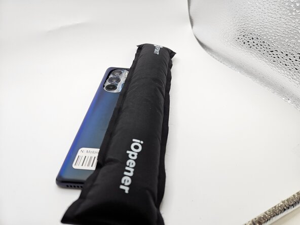 Motorola Edge Plus 2022 Display Assembly Replacement: 步骤 3 中的图像 1，3