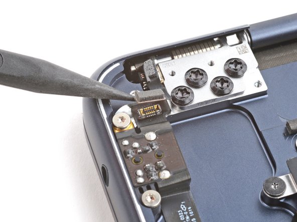 MacBook Air 15" 2023 Screen Replacement, Disconnect the lid angle sensor: crwdns2935265:032crwdnd2935265:02crwdnd2935265:02crwdne2935265:0