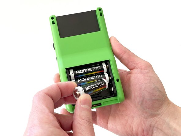 MODRETRO Chromatic Disassembly, Battery Cover and Batteries: stap 0, afbeelding 3 van 3