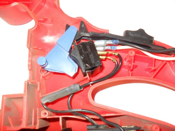 Black and Decker BV2500 Type 4 Switch Replacement: 4 단계, 이미지 3개 중 1개
