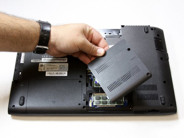 Samsung NP R580 JBB2 Cooling Fan Replacement: crwdns2935265:03crwdnd2935265:02crwdnd2935265:03crwdne2935265:0