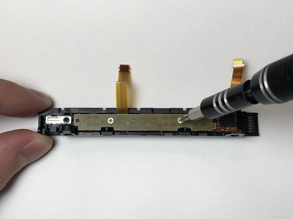 Left Joy-Con Charging Rail Replacement: crwdns2935265:010crwdnd2935265:03crwdnd2935265:03crwdne2935265:0