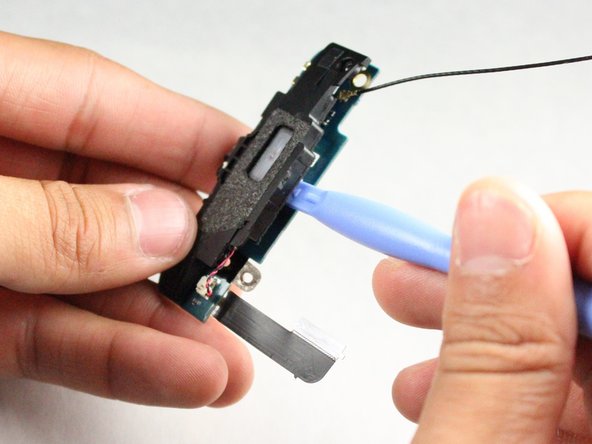 HTC Droid DNA Micro USB Port Replacement, Separate the Black and Blue Assembly Pieces: crwdns2935265:028crwdnd2935265:02crwdnd2935265:03crwdne2935265:0