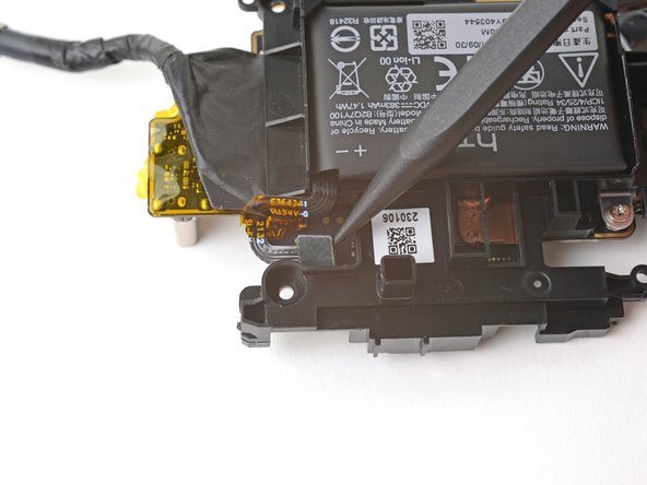 HTC Vive XR Elite Headset Battery Replacement, Disconnect the battery: crwdns2935265:099crwdnd2935265:02crwdnd2935265:02crwdne2935265:0