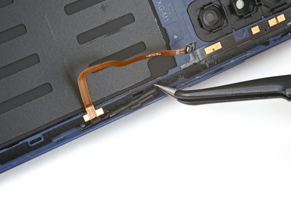 Nokia G310 5G Back Cover Replacement, Remove the fingerprint reader: passo 13, immagine 1 di 3