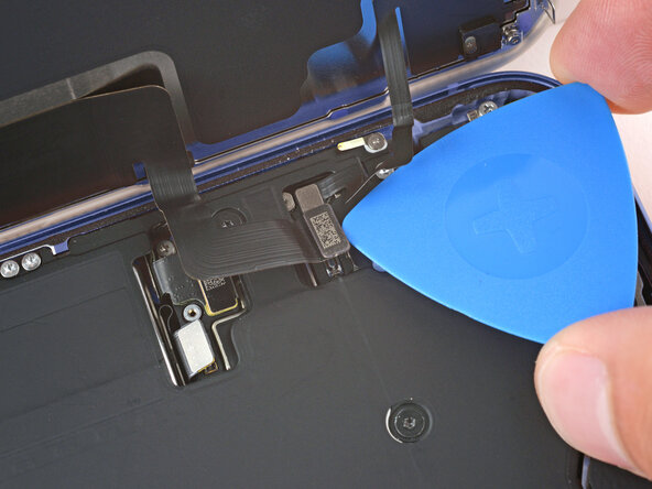 iPhone 17 Pro Battery Replacement, Disconnect the screen: crwdns2935265:022crwdnd2935265:02crwdnd2935265:03crwdne2935265:0