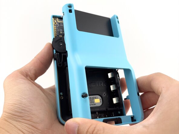 Disassembling ModRetro Chromatic (Released Mid-2025), Back Shell: 步骤 2 中的图像 2，3