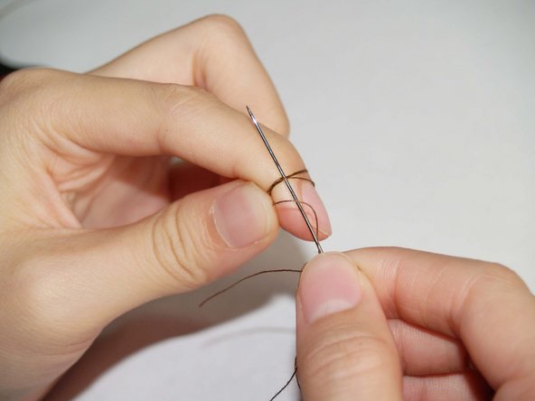 How to Repair a Rip in a Cashmere Scarf: crwdns2935265:03crwdnd2935265:02crwdnd2935265:03crwdne2935265:0