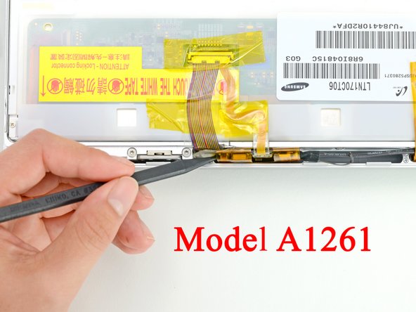 MacBook Pro 17" Models A1151 A1212 A1229 and A1261 Antenna Cover Replacement: crwdns2935265:022crwdnd2935265:02crwdnd2935265:03crwdne2935265:0