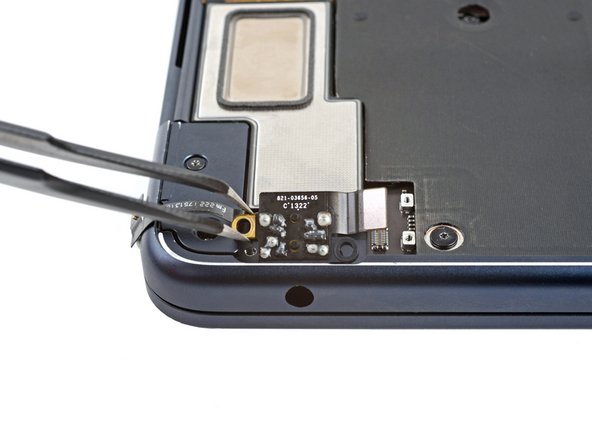 MacBook Air 2022 (M2) Headphone Jack Replacement, Remove the headphone jack: crwdns2935265:017crwdnd2935265:02crwdnd2935265:03crwdne2935265:0