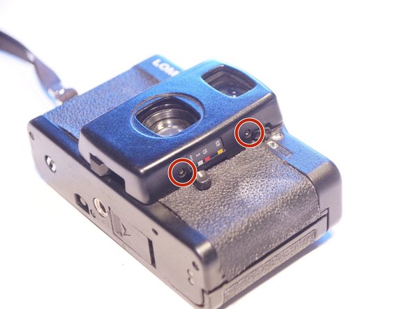 Lomo LC-A: blockierte Blende / offenen Verschluss reparieren, Frontblende entfernen: Schritt 2, Bild 1 von 2