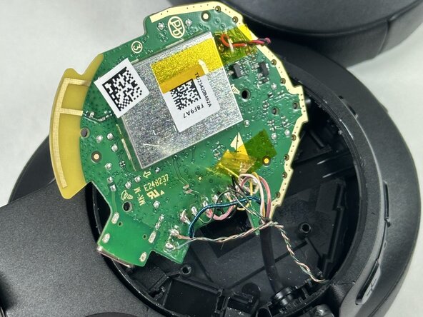 JBL Tune 760NC Partially Remove the Motherboard (No Wire Removal): crwdns2935265:03crwdnd2935265:03crwdnd2935265:03crwdne2935265:0