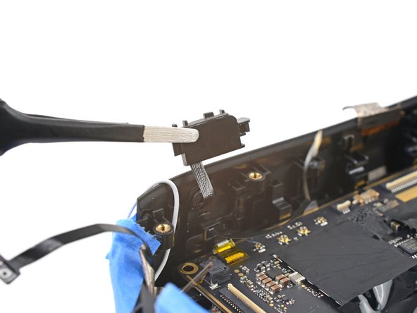 HTC Vive XR Elite Depth Sensor Replacement, Disconnect the power button: crwdns2935265:094crwdnd2935265:02crwdnd2935265:02crwdne2935265:0