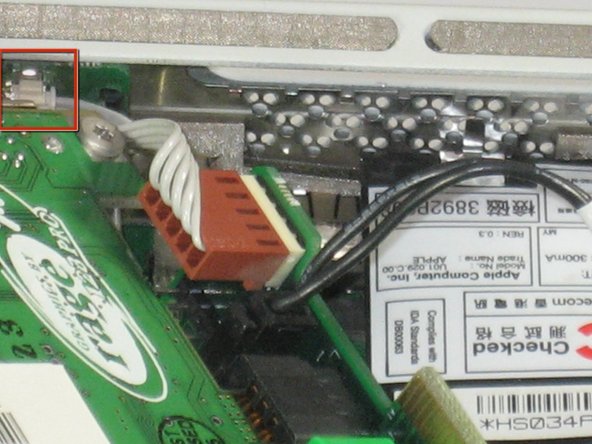 Power Mac G4 Cube Modem Replacement: crwdns2935265:07crwdnd2935265:02crwdnd2935265:02crwdne2935265:0